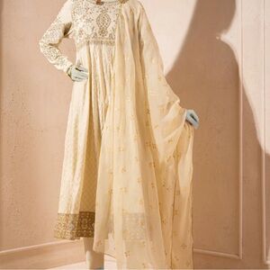 J. Junaid Cream Gold Embroidered Pakistani Salwar Kameez Women Size M 12 (36-38)